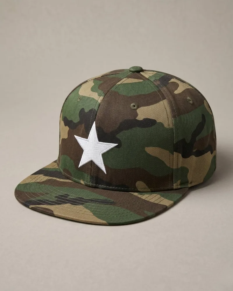 Gorra camuflaje plana cerrada con estrella militar de 5 puntas bordada en blanco